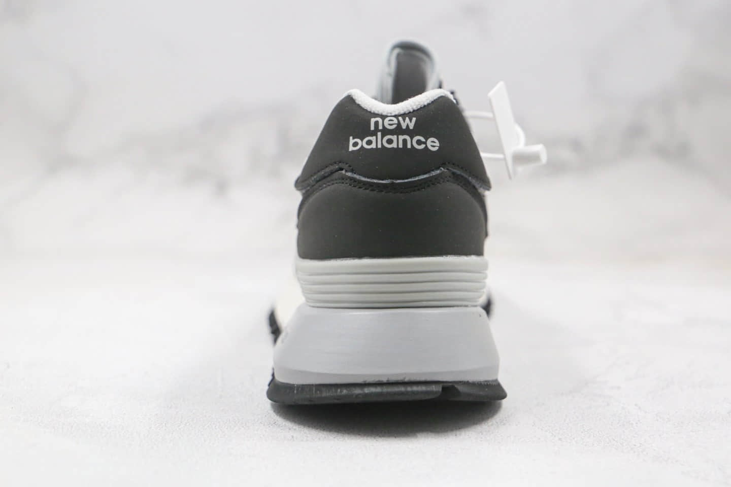 新百伦New Balance 1300纯原版本皮面复古老爹鞋白黑色原盒原标 货号：MS1300GS