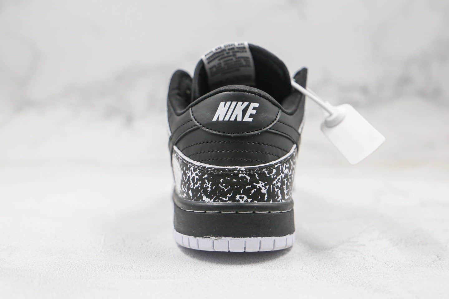 耐克Nike Dunk Low Pro 2020纯原版本低帮SB DUNK板鞋白黑泼墨配色内置Zoom气垫 货号：327624-001