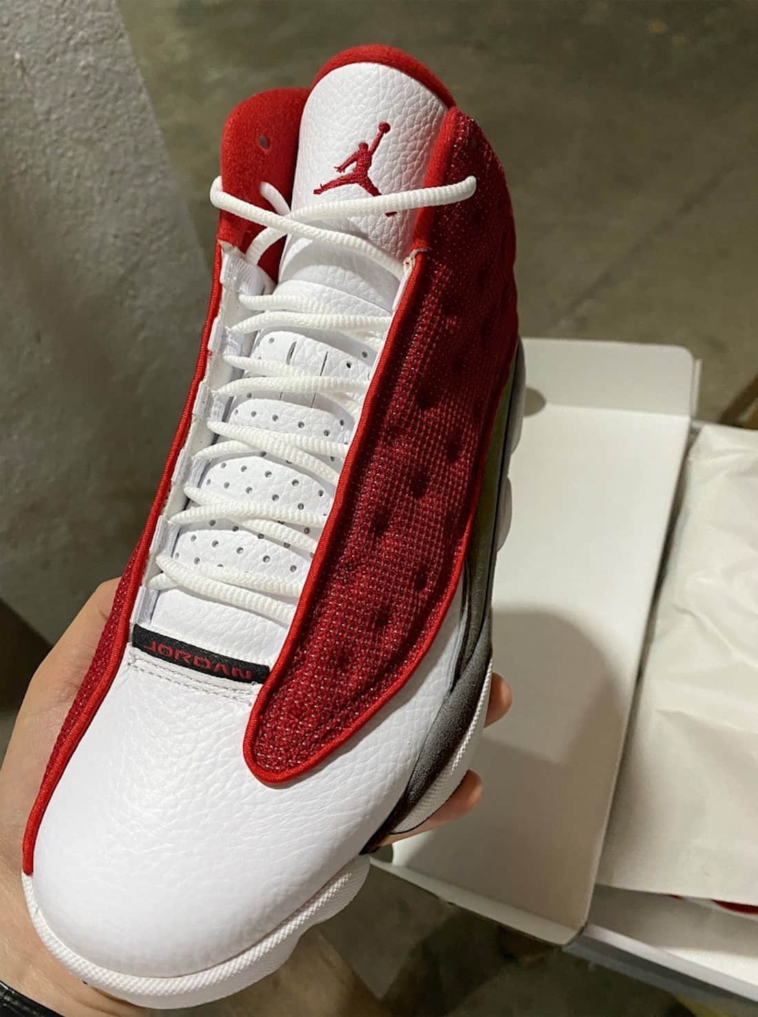 酷似凯文·马丁PE！全新AJ13“ Red Flint”惊艳亮相！还有几分Flint的味道！ 货号：414571-600