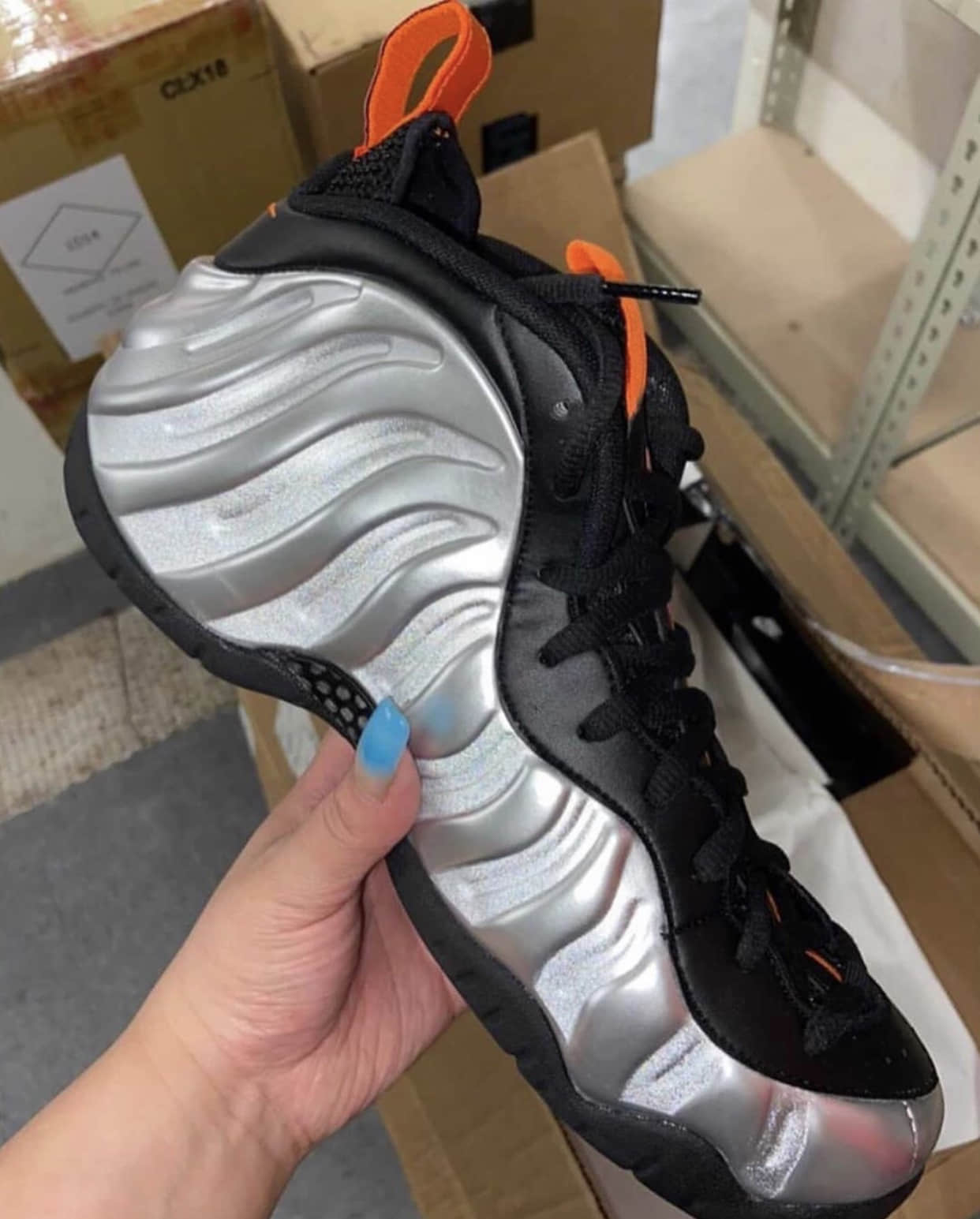 万圣节Air Foamposite Pro首度曝光！酷炫银色发泡鞋面！ CT2286-001