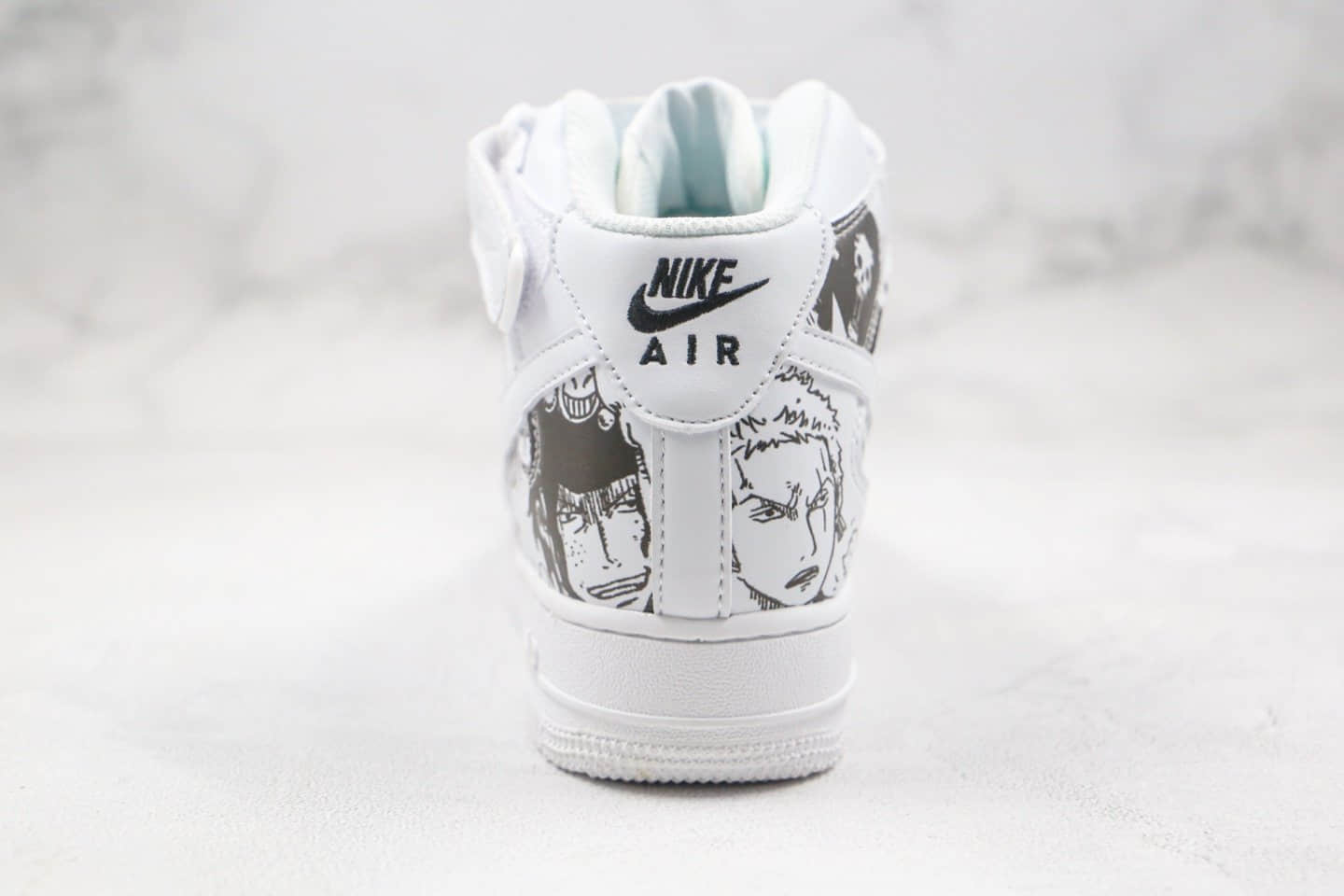 耐克Nike Air Force 1 mid纯原版本中帮空军一号海贼王卡通涂鸦二次元配色内置全掌Sole气垫 货号：AQ8020-100