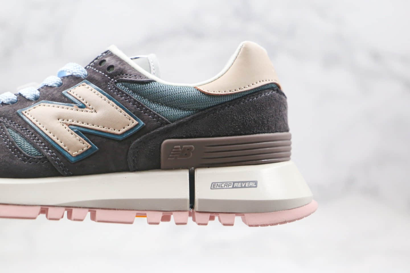 新百伦New Balance 1300纯原版本复古慢跑鞋NB1300蓝粉色原鞋开模一比一打造 货号：WS1300KB