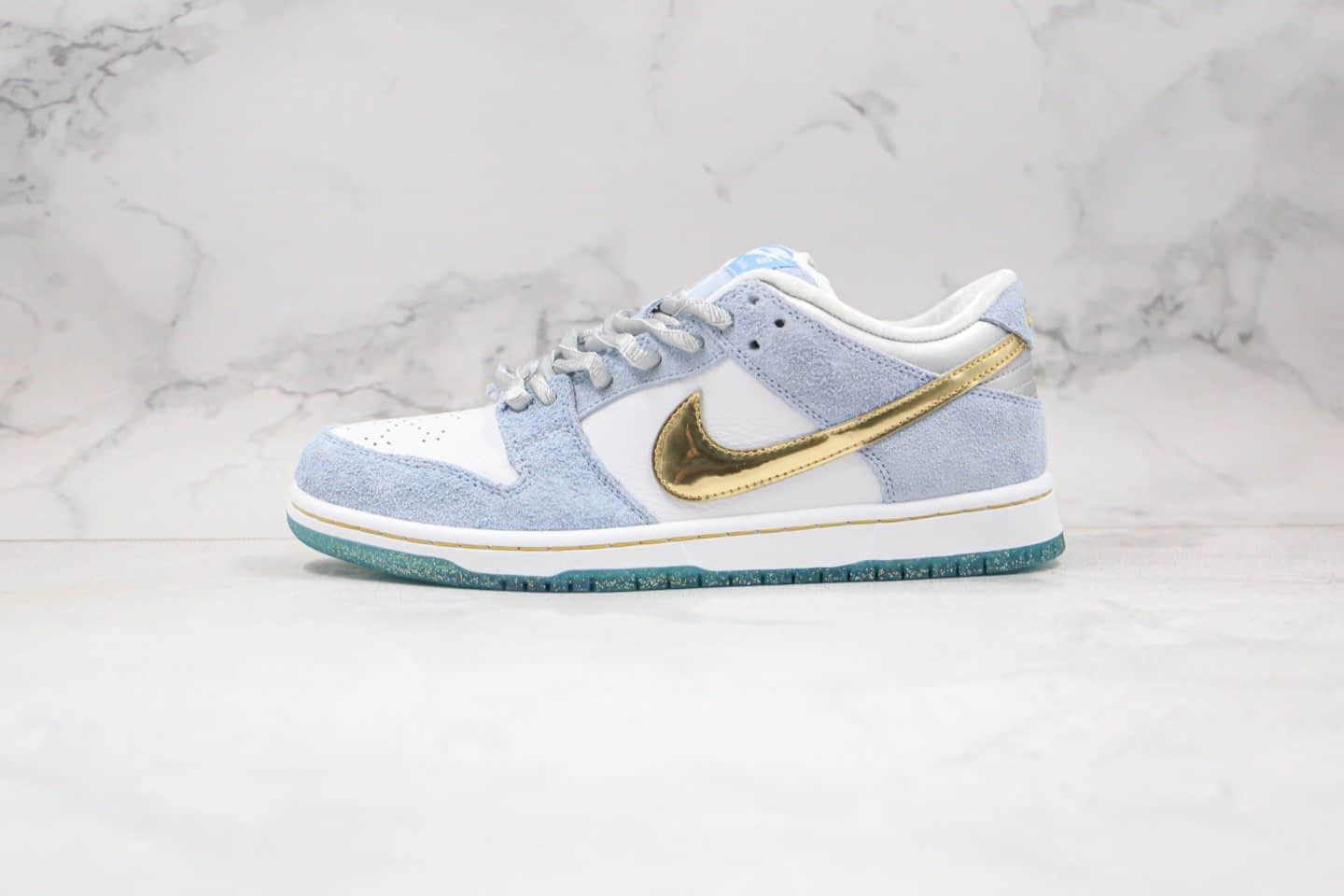 耐克Nike SB Dunk Low Pro QS x Sean Cliver联名款纯原版本低帮SB DUNK浅蓝金色板鞋内置Zoom气垫 货号：DC9936-100