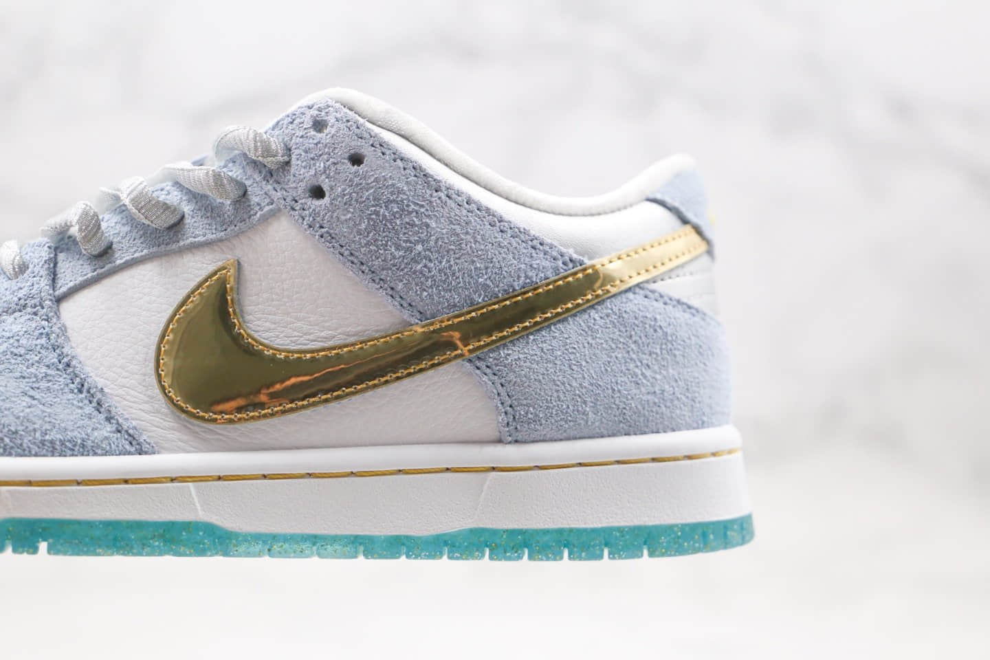 耐克Nike SB Dunk Low Pro QS x Sean Cliver联名款纯原版本低帮SB DUNK浅蓝金色板鞋内置Zoom气垫 货号：DC9936-100