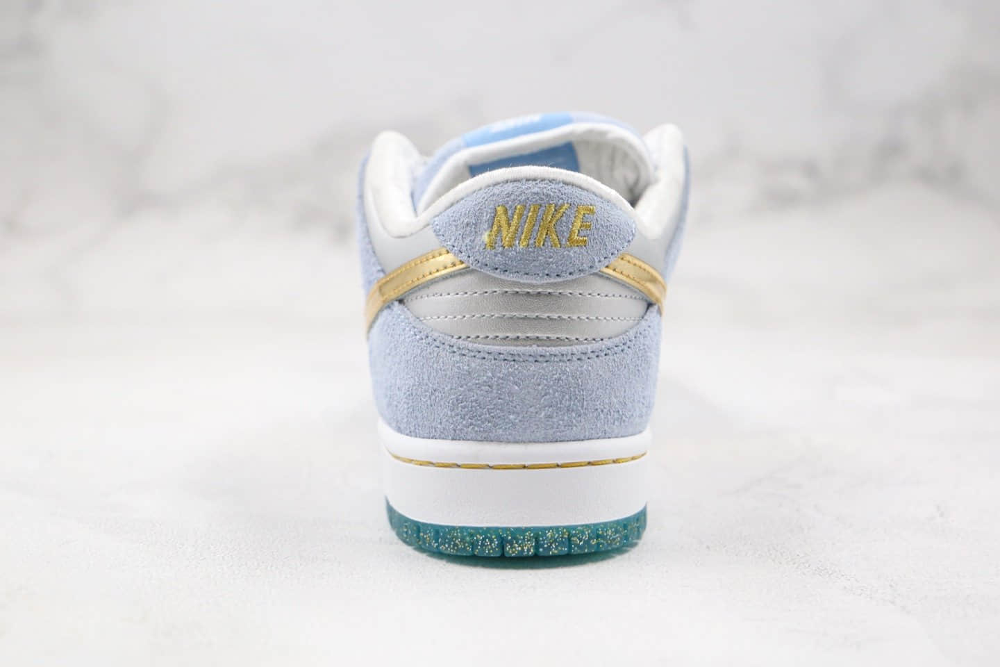 耐克Nike SB Dunk Low Pro QS x Sean Cliver联名款纯原版本低帮SB DUNK浅蓝金色板鞋内置Zoom气垫 货号：DC9936-100