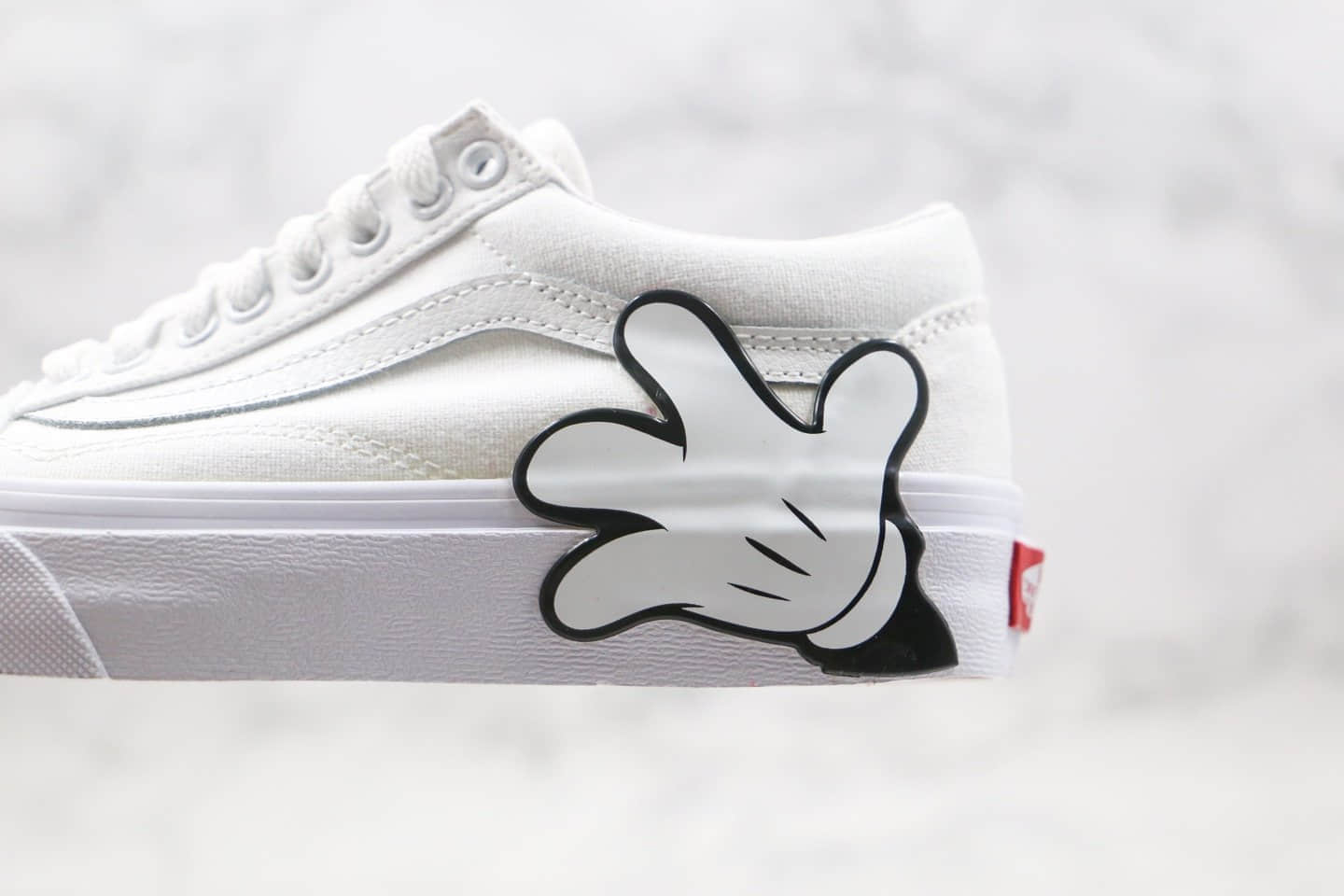 万斯Disney x Vans Old Skool公司级版本迪士尼米奇联名限量款低帮板鞋手掌纯白色高清洁工艺原厂硫化大底 货号：VN0A38G1UNC