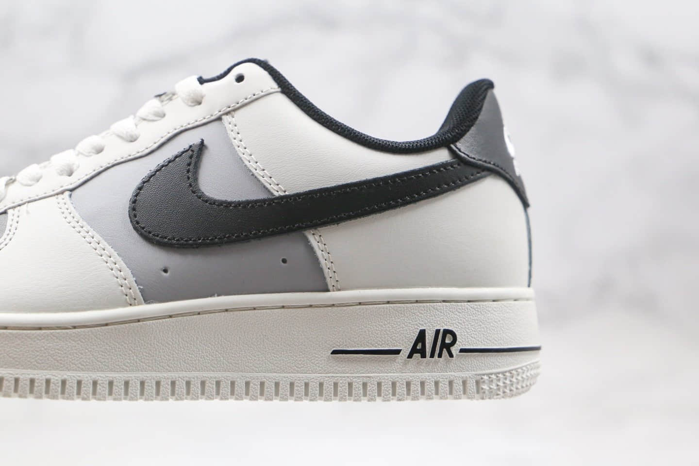 耐克Nike Air Force 1 Low纯原版本低帮空军一号米白黑灰色板鞋内置气垫原盒原标 货号：AH0287-211