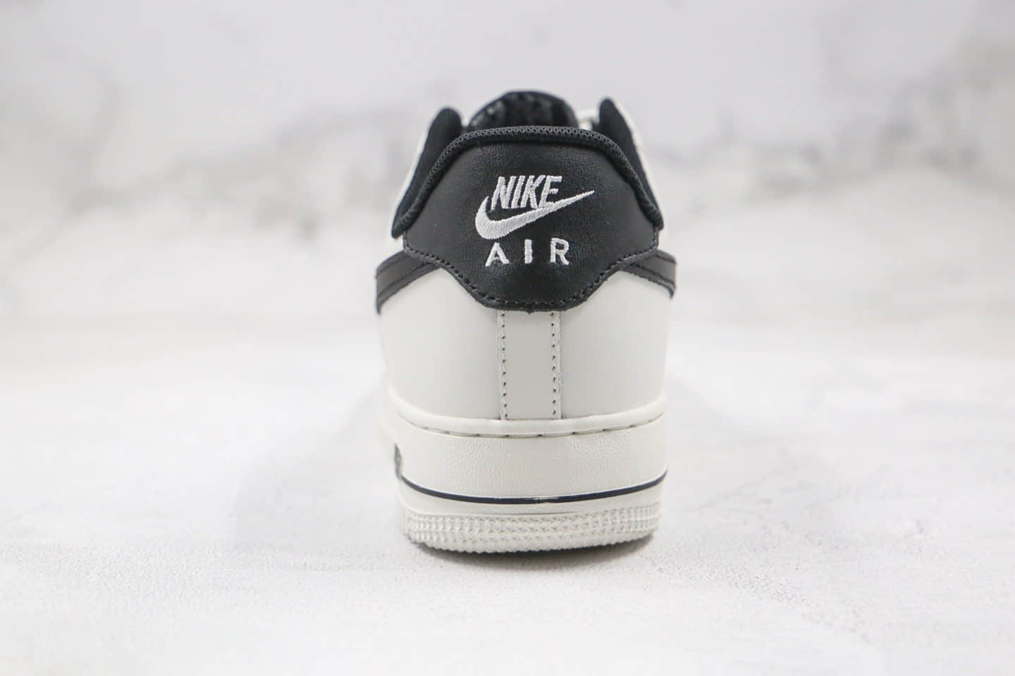 耐克Nike Air Force 1 Low纯原版本低帮空军一号米白黑灰色板鞋内置气垫原盒原标 货号：AH0287-211