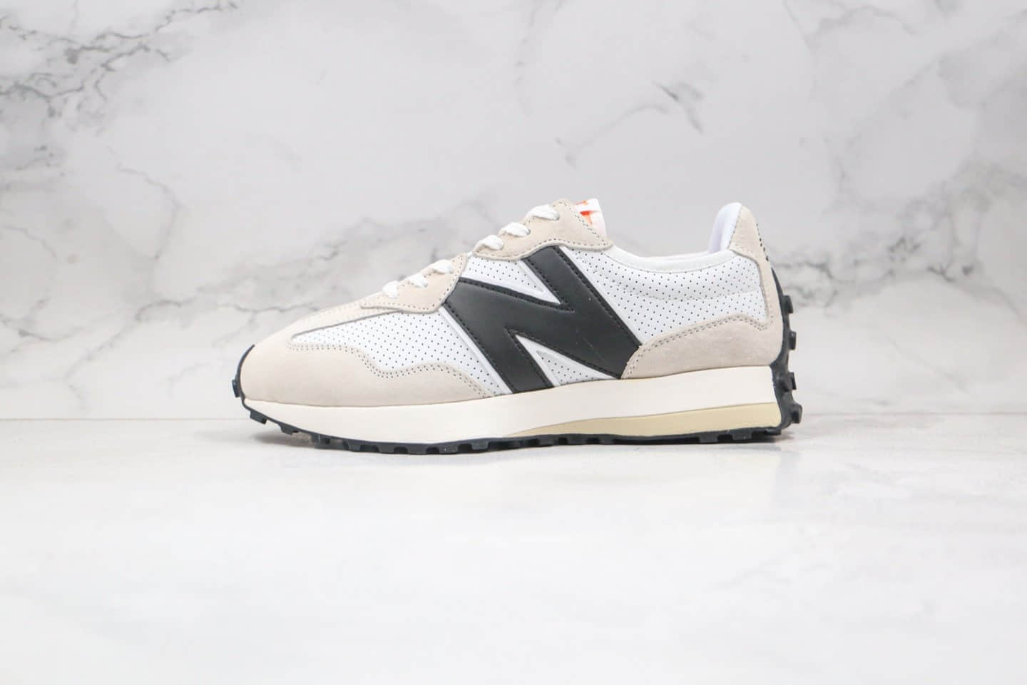 新百伦New Balance 327纯原版本复古慢跑鞋NB327白黑色原楦头纸板打造 货号：MS327CBC