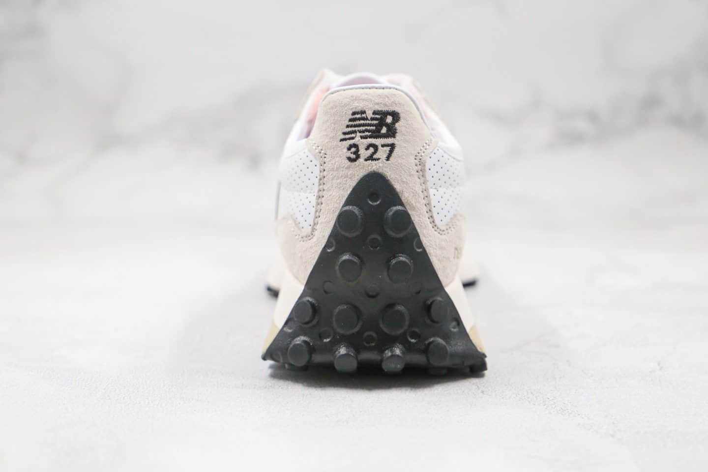 新百伦New Balance 327纯原版本复古慢跑鞋NB327白黑色原楦头纸板打造 货号：MS327CBC