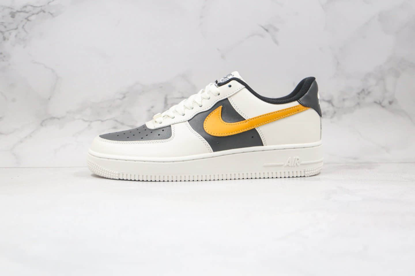 耐克Nike Air Force1 07 Low纯原版本低帮空军一号米白黑黄色拼色板鞋内置全掌Sole气垫 货号：AQ4134-403