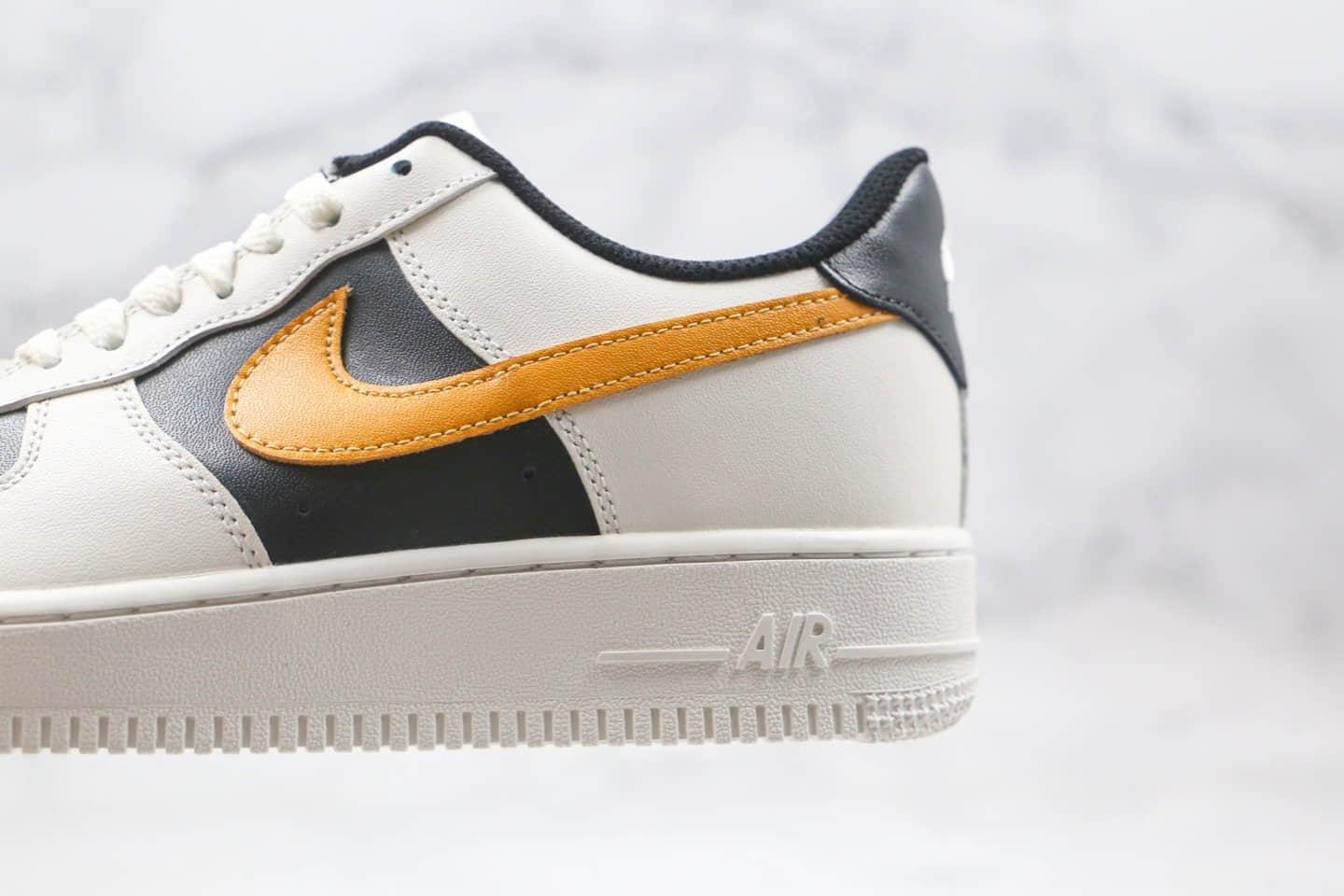 耐克Nike Air Force1 07 Low纯原版本低帮空军一号米白黑黄色拼色板鞋内置全掌Sole气垫 货号：AQ4134-403