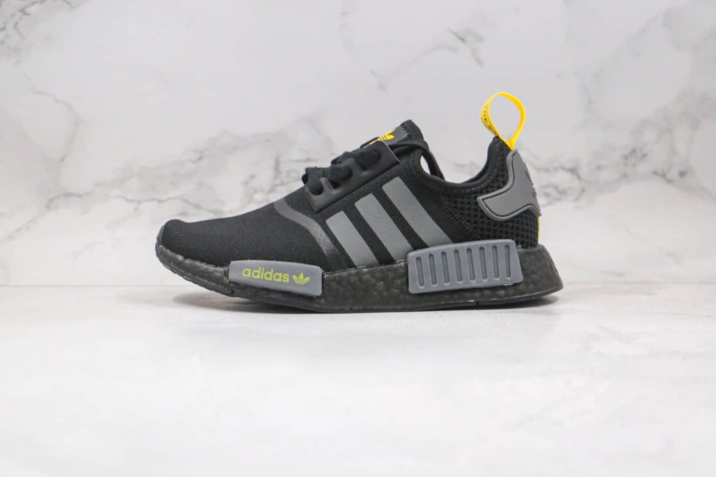 阿迪达斯adidas NMD R1公司级版本爆米花针织网面跑鞋黑灰色原楦开发 货号：B8303