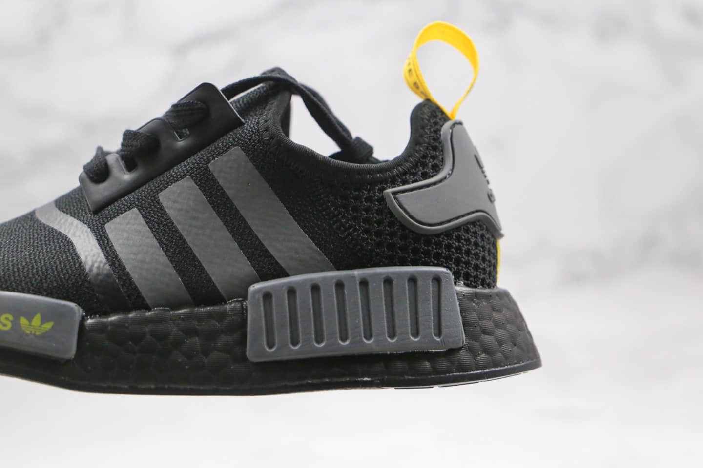 阿迪达斯adidas NMD R1公司级版本爆米花针织网面跑鞋黑灰色原楦开发 货号：B8303