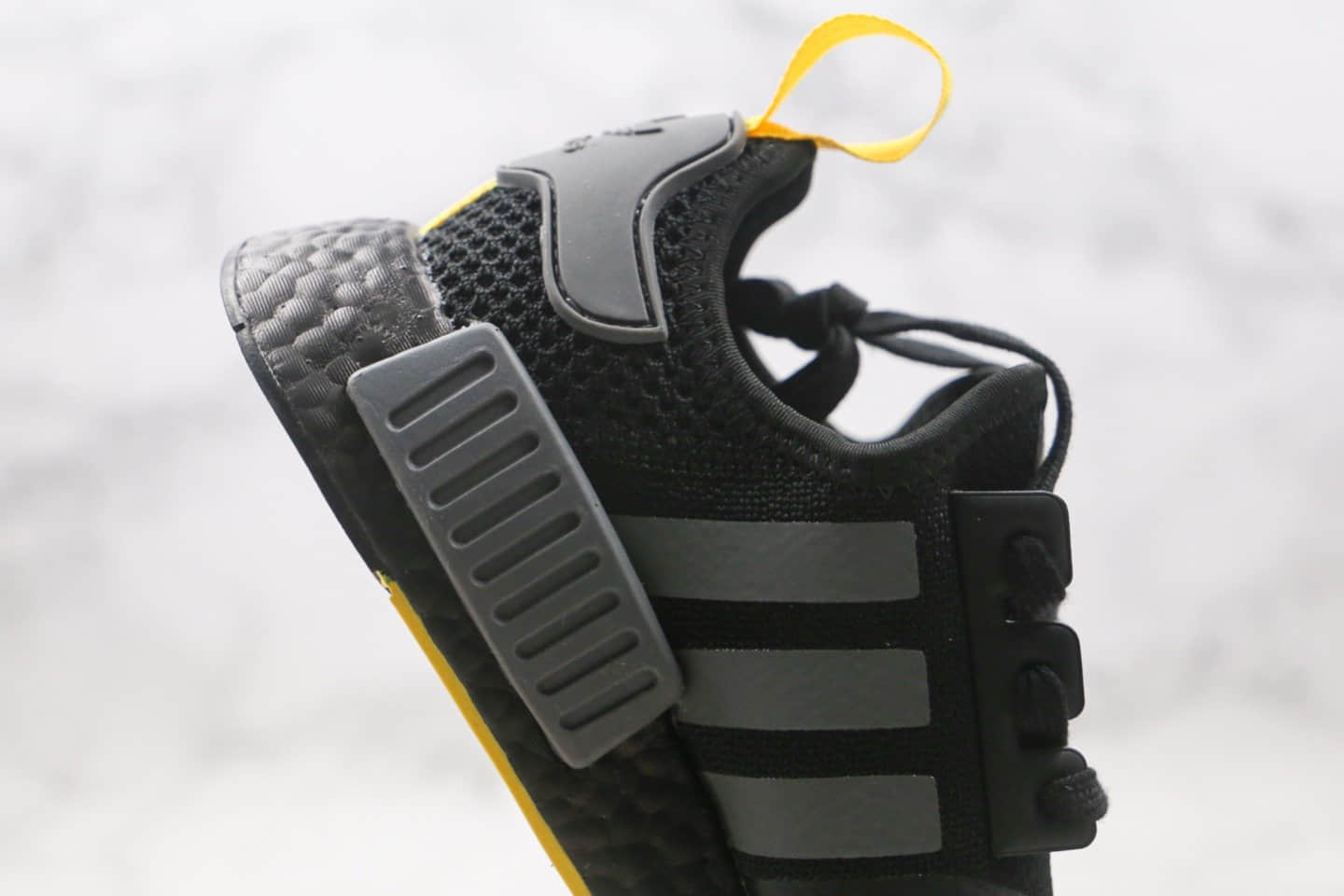 阿迪达斯adidas NMD R1公司级版本爆米花针织网面跑鞋黑灰色原楦开发 货号：B8303