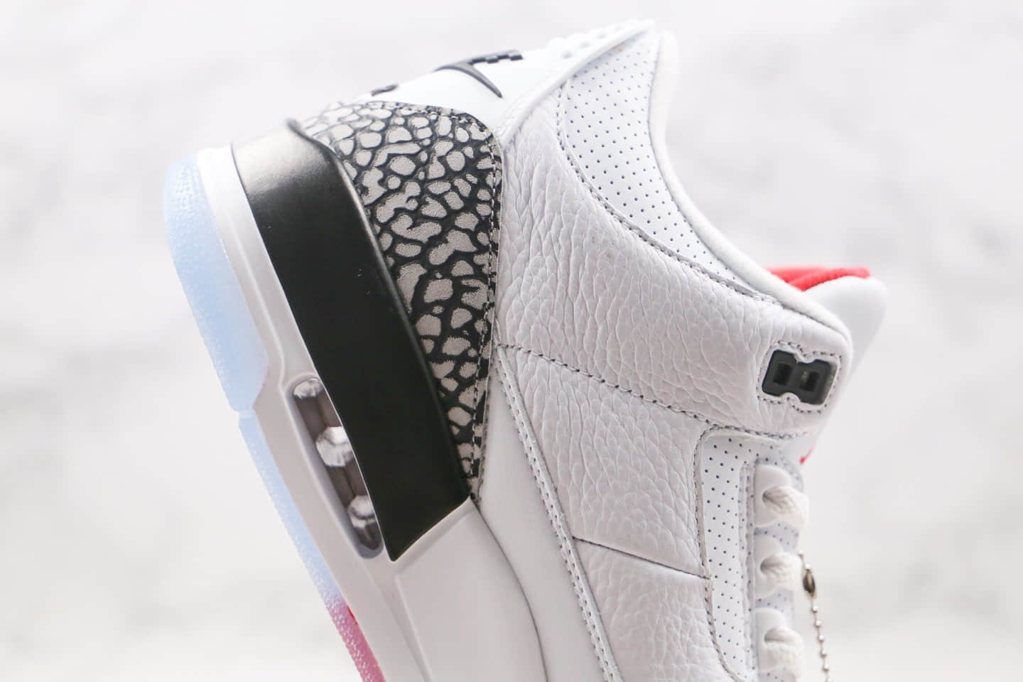 乔丹Air Jordan 3 Retro“White Cement”纯原版本AJ3白水泥爆裂纹原厂原装皮料 货号：923096-101