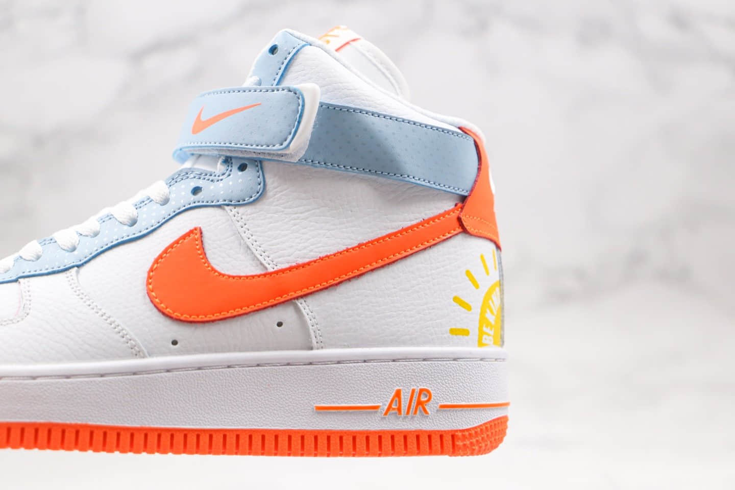 耐克Nike Air Force 1 High “Be Kind”纯原版本空军一号高帮太阳白橙蓝色内置全掌air sole气垫 货号：DC2198-100