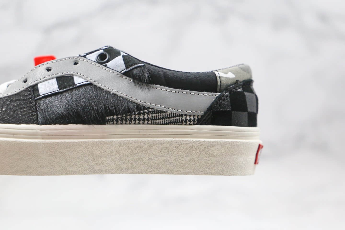 万斯Vans Bold Ni Patchwork III Black Truewht x Size联名款公司级版本吴亦凡同款鬃毛拼接格子黑白色硫化板鞋原盒原标 货号：VN0A3WLP4UM1