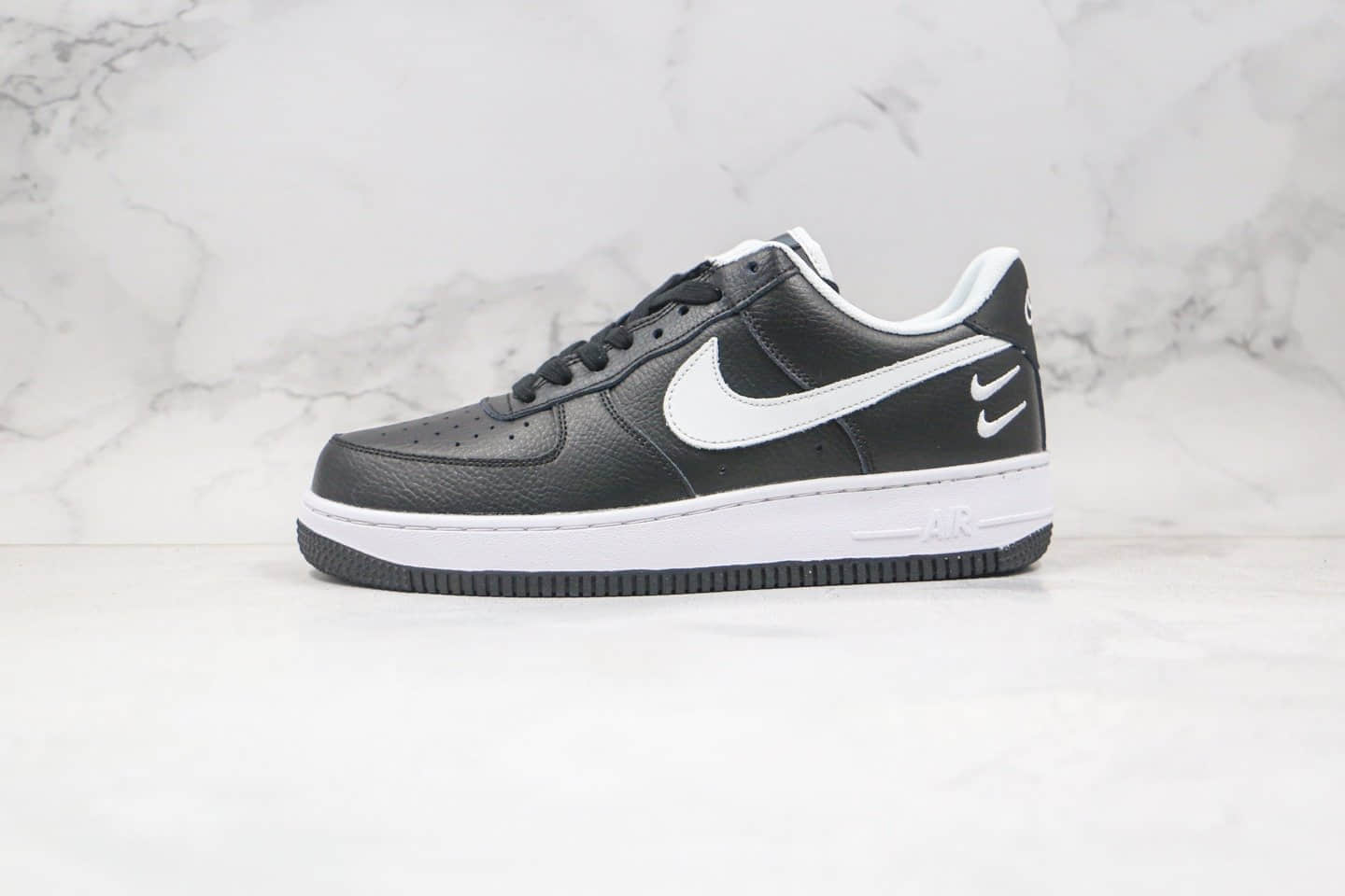 耐克Nike Air Force1 07 LOW纯原版本低帮空军一号双勾小勾黑白色板鞋内置气垫 货号：DC2300-001