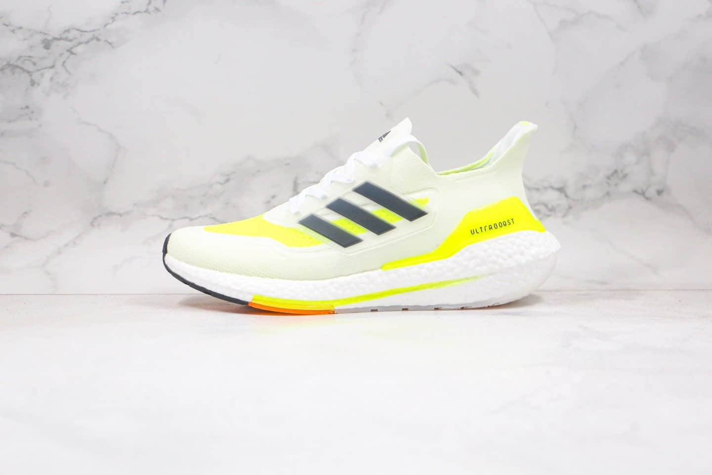 阿迪达斯adidas ultra boost 2021纯原版本爆米花跑鞋UB7.0白黑绿色原厂巴斯夫爆米花大底 货号：FY0377