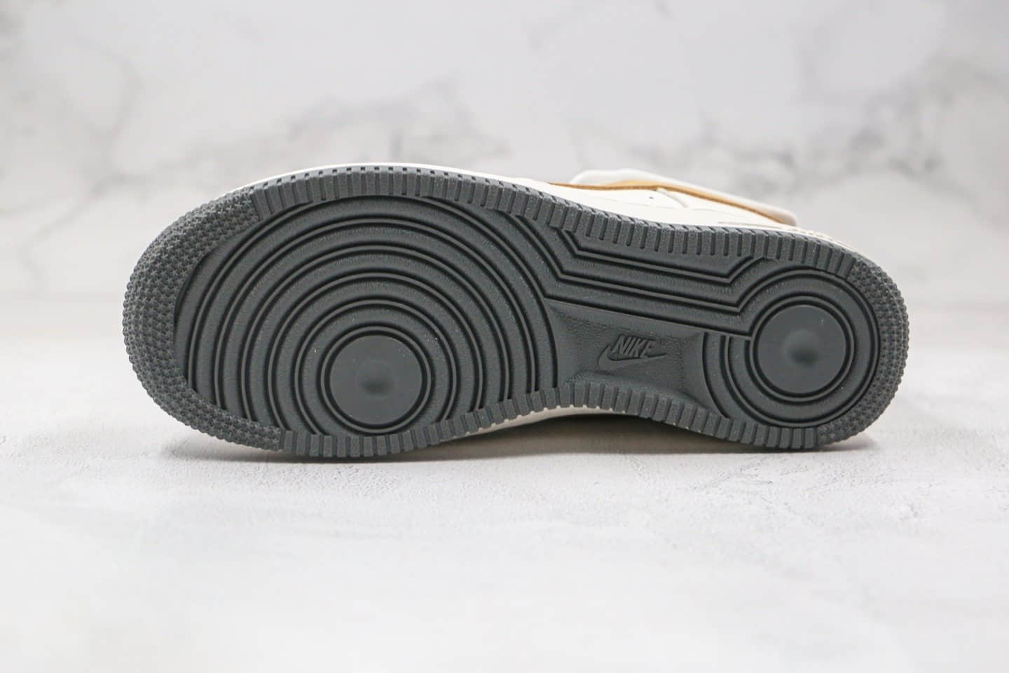 耐克Nike Air Force 1 Low纯原版本低帮空军一号米白绿灰色板鞋内置全掌Sole气垫 货号：318776-601