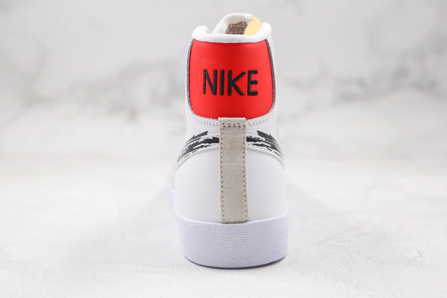 耐克Nike Blazer Mid VNTG 77纯原版本中帮开拓者涂鸦黑勾板鞋内置Zoom气垫 货号：CW7580-110