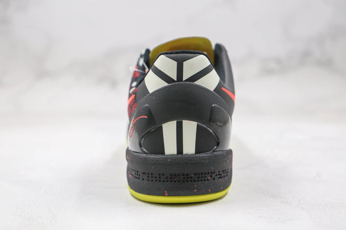 耐克Nike Kobe 8 System纯原版本科比8代圣诞大战配色篮球鞋内置碳板气垫支持实战 货号：555286-060
