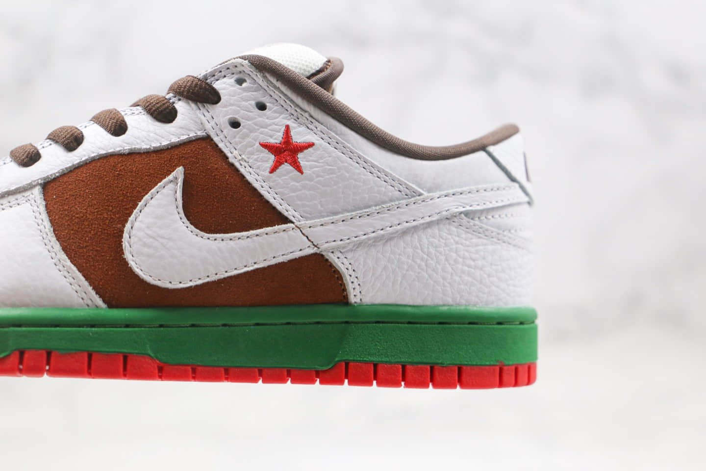 耐克Nike Dunk Low Pro SB CALI纯原版本低帮SB DUNK加州元年限定白棕红绿色板鞋内置后跟Zoom气垫 货号：304292-211