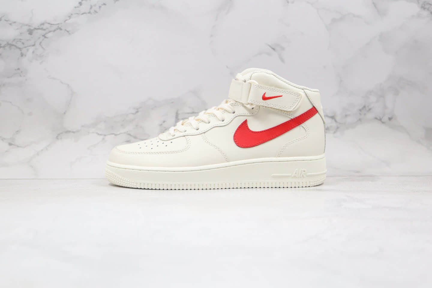 耐克Nike Air Force 1 AF1 Mid纯原版本中帮空军一号奶白红色板鞋内置气垫原盒原标 货号：315123-126