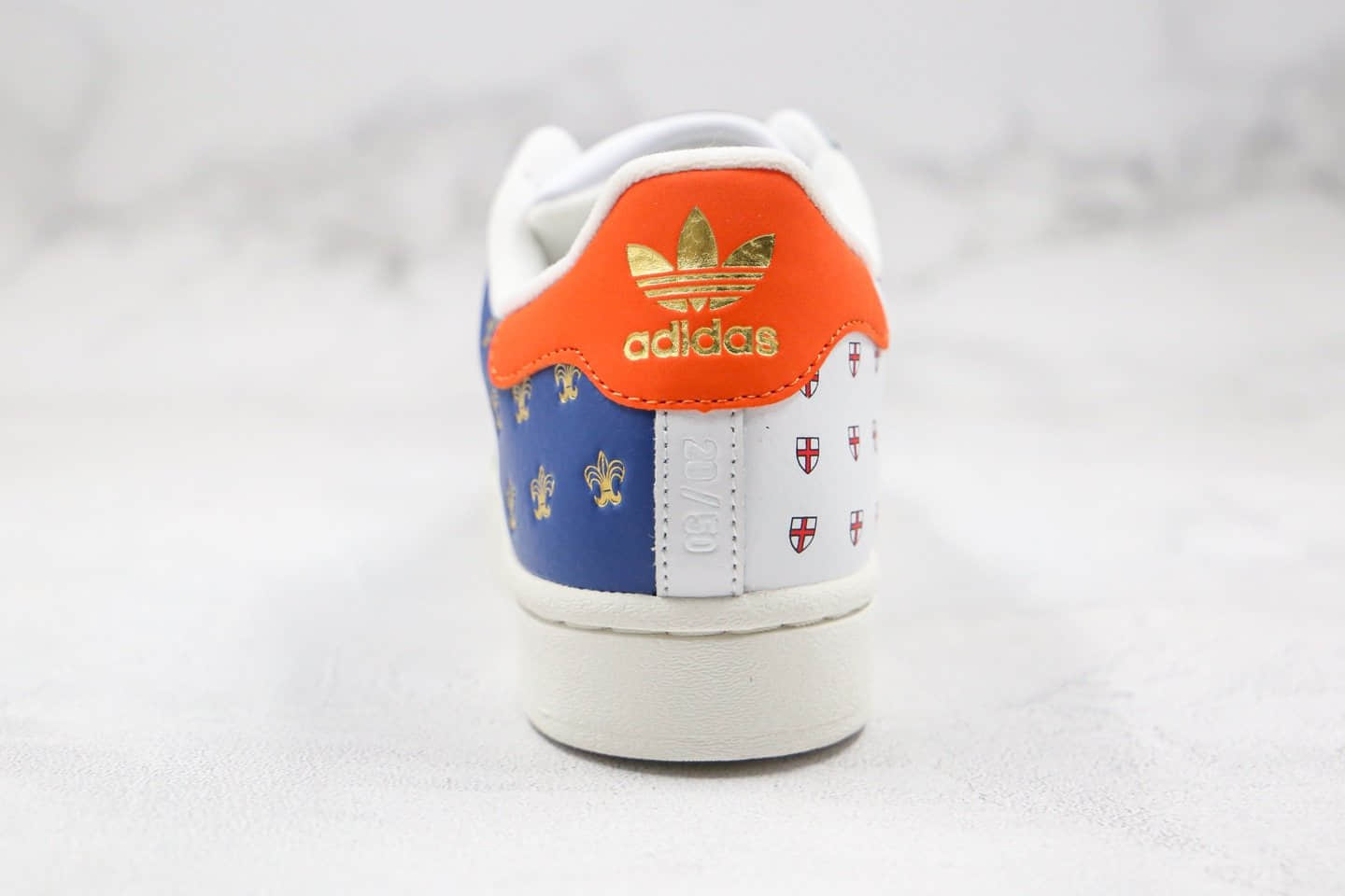 阿迪达斯Adidas Super star纯原版本三叶草贝壳头板鞋50周年涂鸦LOGO原鞋开模一比一打造 货号：FX7175