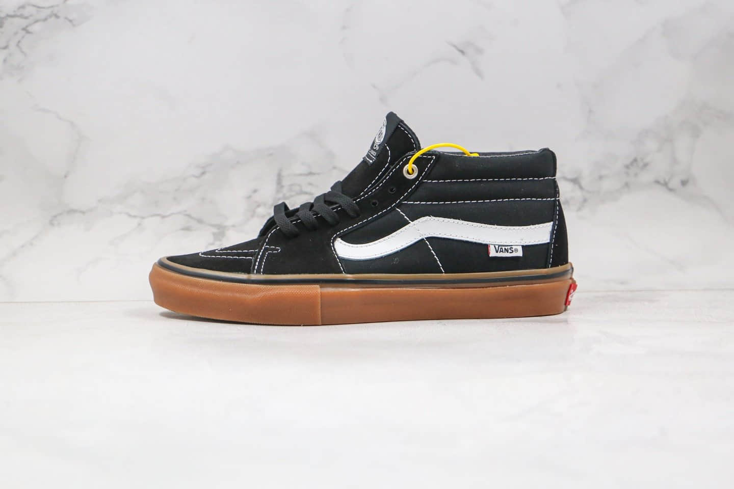 万斯Vans SK8-Mid公司级版本中帮硫化板鞋黑生胶原纸版楦型打造 货号：VN0A36ENMV58