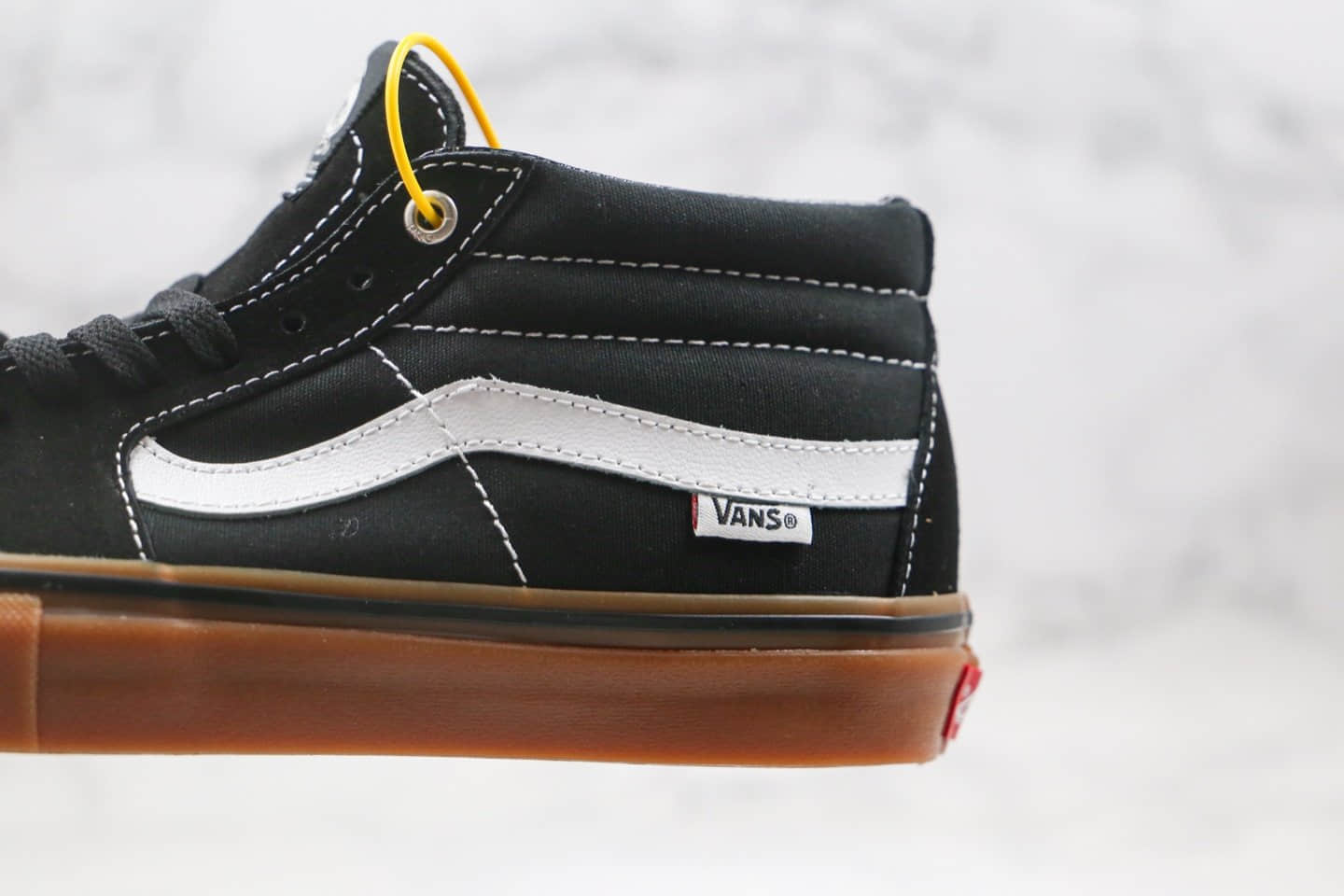 万斯Vans SK8-Mid公司级版本中帮硫化板鞋黑生胶原纸版楦型打造 货号：VN0A36ENMV58