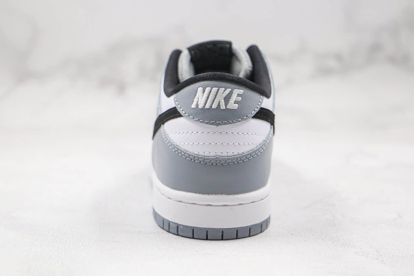 耐克Nike Dunk SB Low纯原版本低帮SB板鞋白灰黑色区别市面通货 货号：AR0778-092