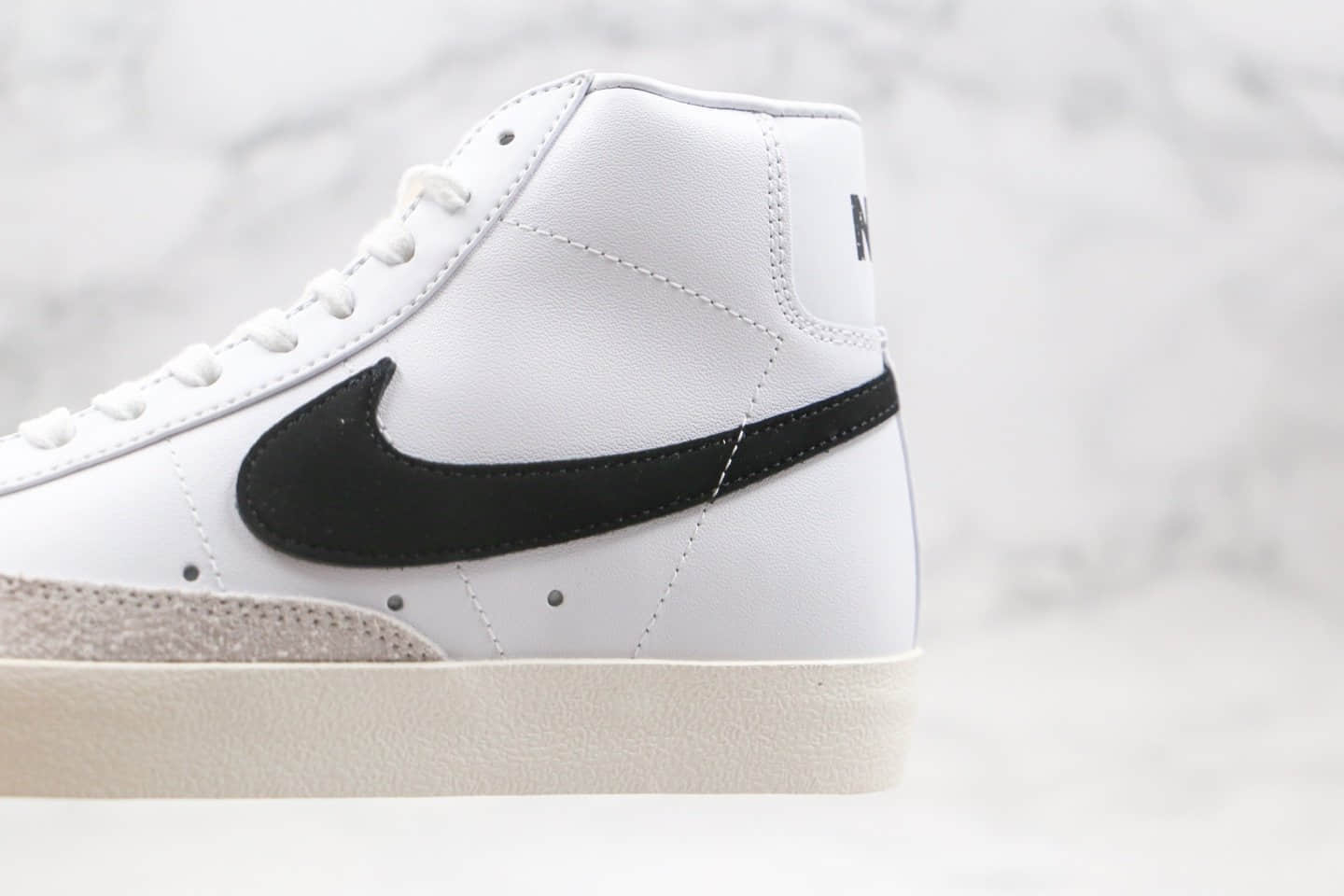 耐克Nike Blazer Mid纯原版本开拓者高帮皮面板鞋白黑色原标原盒 货号：BQ6806-100