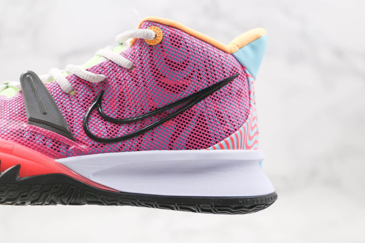 耐克Nike Kyrie 7 Pre Heat Ep公司级版本欧文7代篮球鞋粉紫色内置气垫 货号：DC0588-601