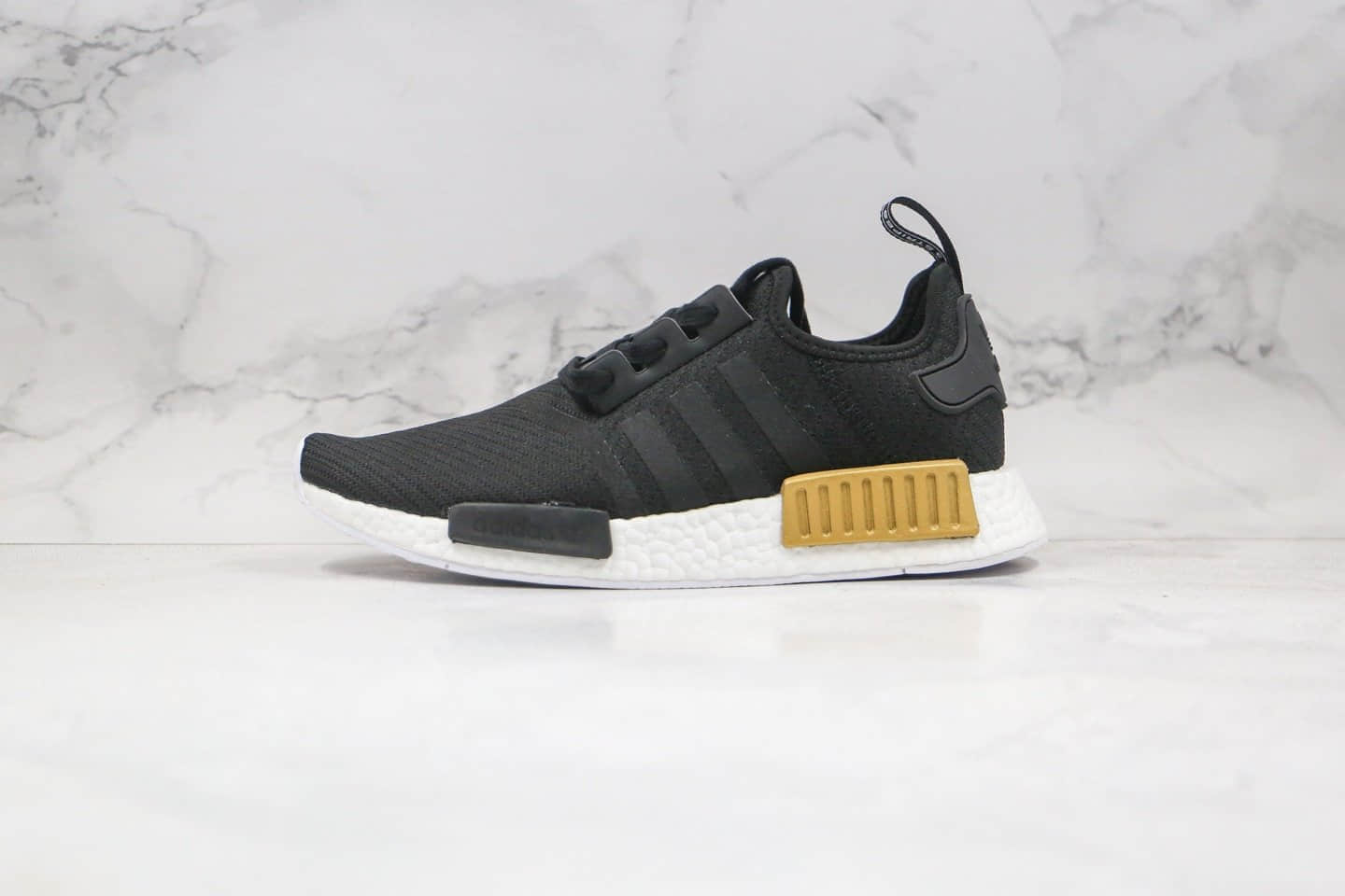 阿迪达斯Adidas NMD R1 Primeknit Triple Black纯原版本爆米花跑鞋NMD R1黑金色内置原厂巴斯夫大底 货号：EG6702