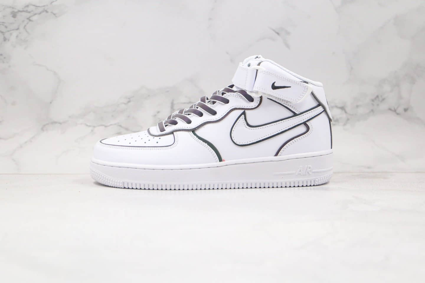 耐克Nike Air Force 1 '07纯原版本中帮空军一号3M反光白色变色龙板鞋内置全掌Sole气垫 货号：368432-810