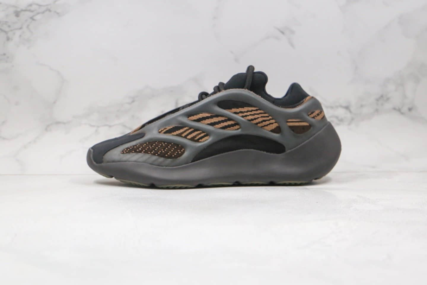 阿迪达斯Adidas yeezy 700V3纯原版本椰子700V3异形黑褐色爆米花跑鞋原档案数据开发原盒原标 货号：GY0189