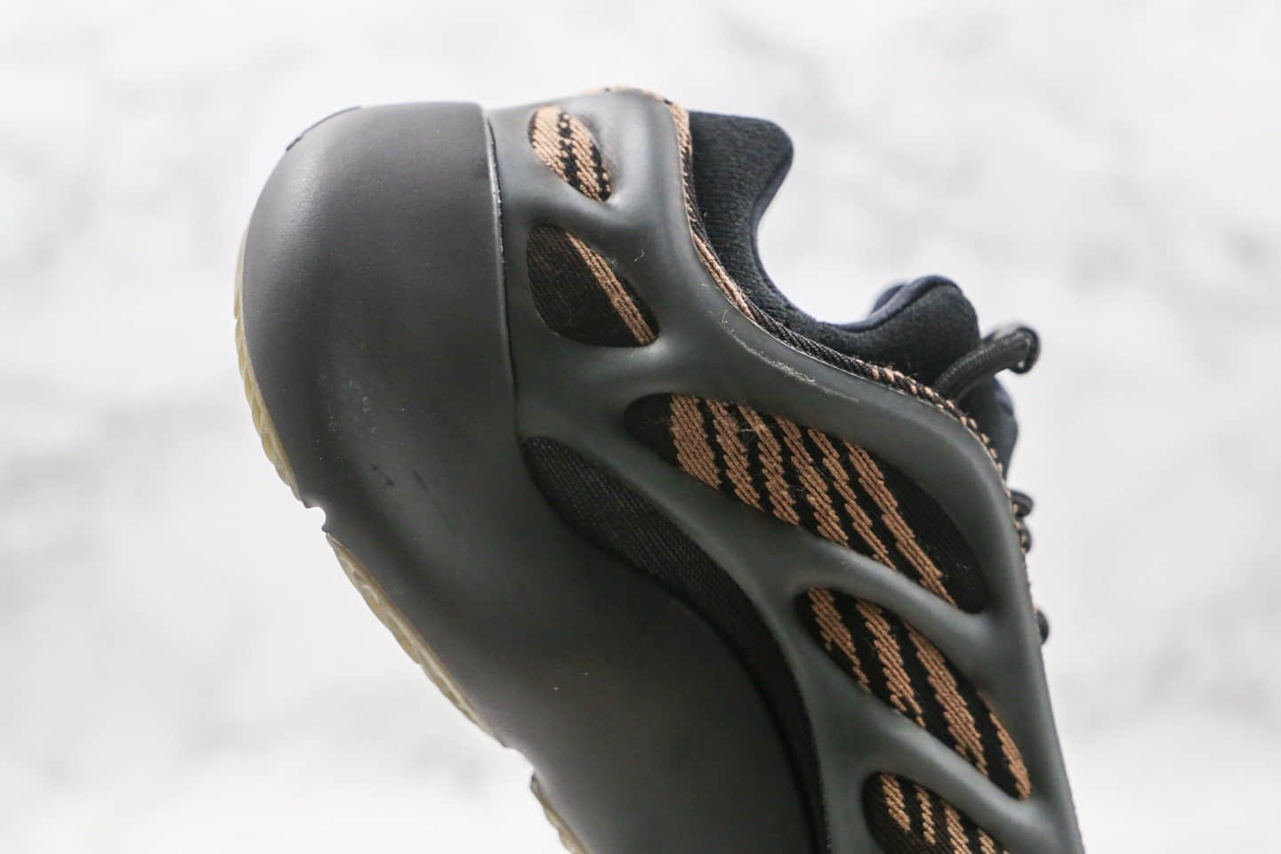 阿迪达斯Adidas yeezy 700V3纯原版本椰子700V3异形黑褐色爆米花跑鞋原档案数据开发原盒原标 货号：GY0189