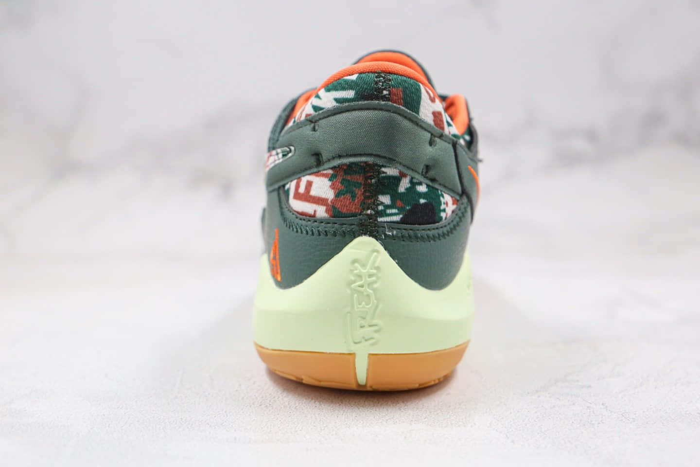 耐克Nike Zoom Freak 2纯原版本字母哥二代篮球鞋绿橙色内置气垫支持实战 货号：CK5424-301