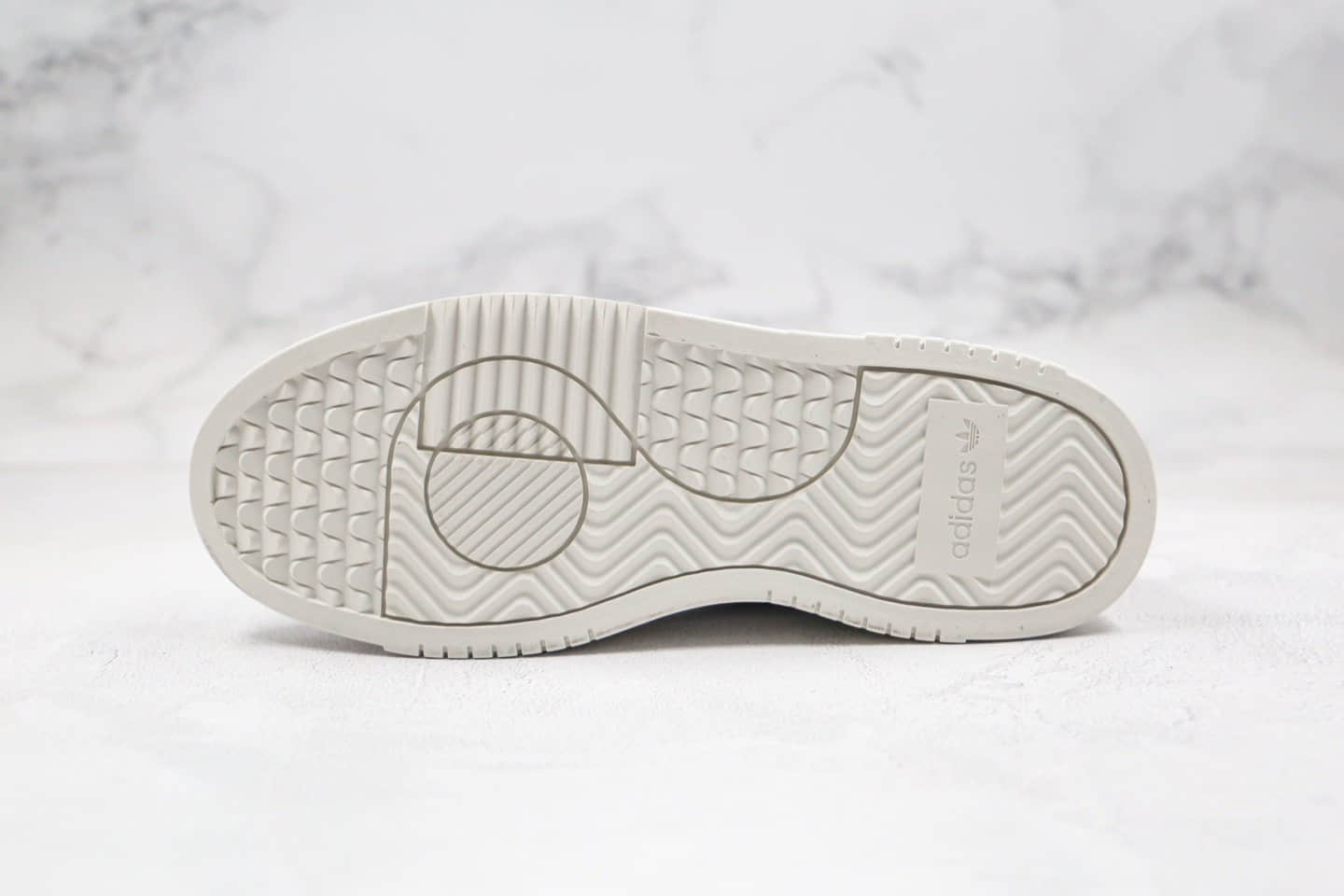 阿迪达斯Adidas SUPERCOURT纯原版本三叶草复古休闲板鞋米白灰色原盒原标 货号：EE6034