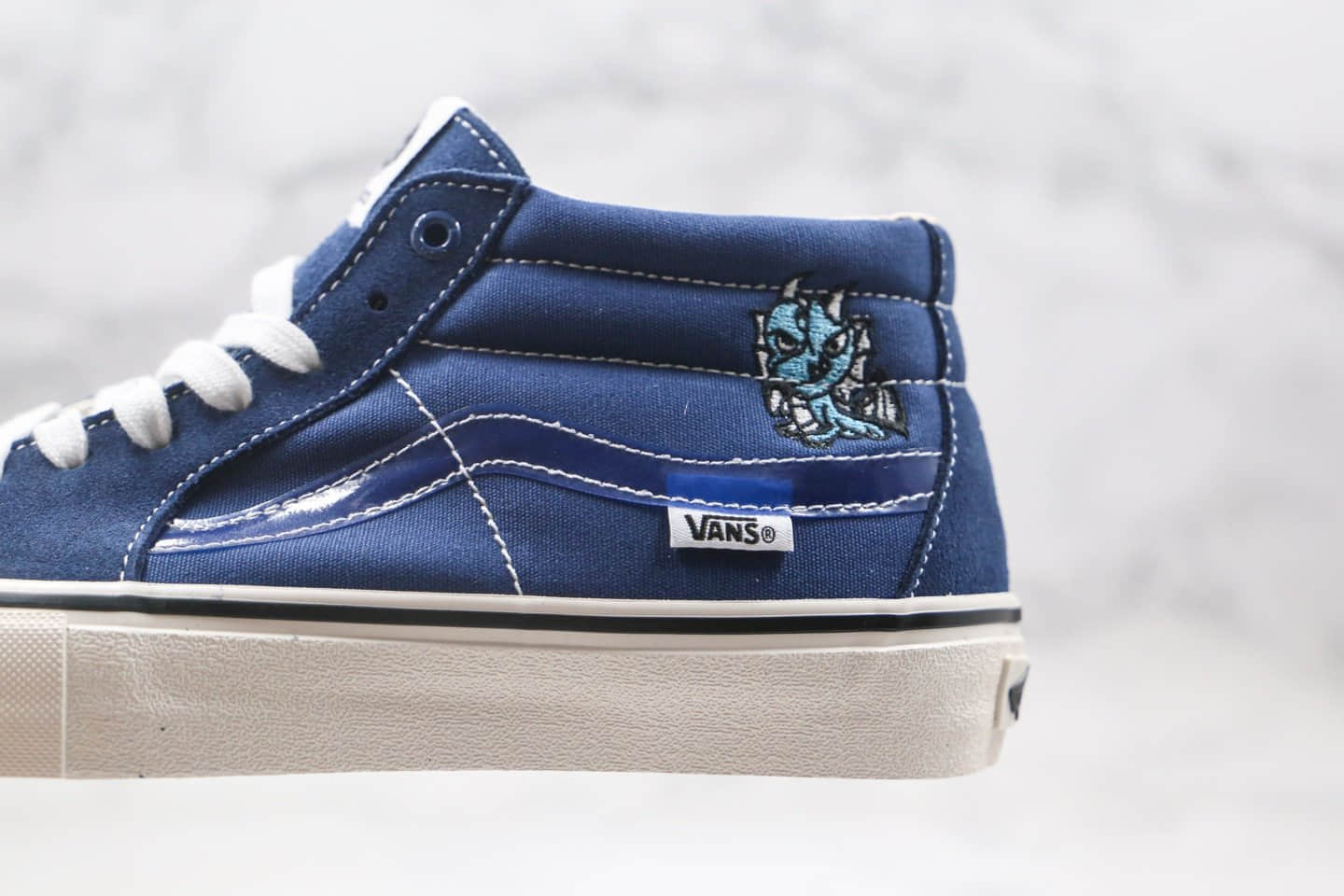 万斯VANS sk8-MID 2020 x Alltimers联名款公司级版本中帮卡通涂鸦小怪兽蓝白色棋盘格子硫化板鞋原鞋开模一比一打造