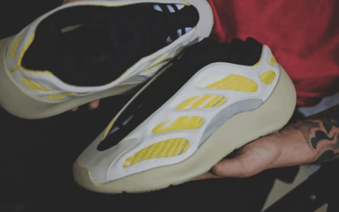 活力白黄配色！全新Yeezy 700 V3“ Safflower”实物图曝光！