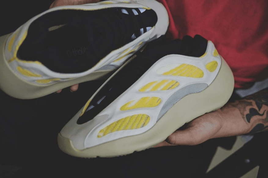 活力白黄配色！全新Yeezy 700 V3“ Safflower”实物图曝光！