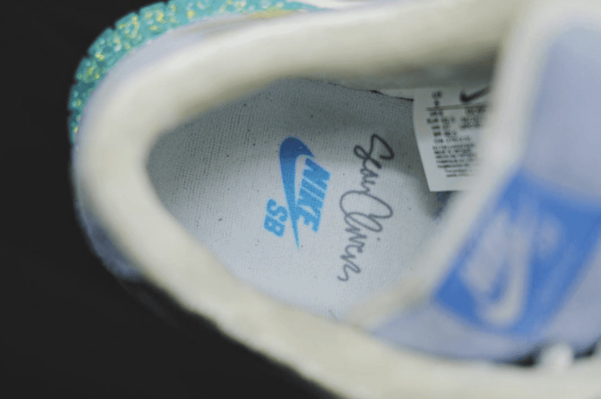 高规格“金钩”！Sean Cliver x Nike SB Dunk Low最新实物曝光！ 货号：DC9936-100