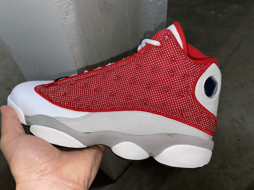 酷似凯文·马丁PE！全新AJ13“ Red Flint”惊艳亮相！还有几分Flint的味道！ 货号：414571-600