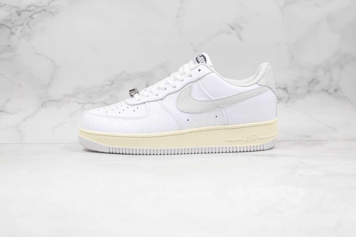 耐克Nike Air Force 1 '07 Premium Toll Free纯原版本低帮空军一号1-800字母英文涂鸦电话机板鞋原楦头纸板打造 货号：CJ1631-100