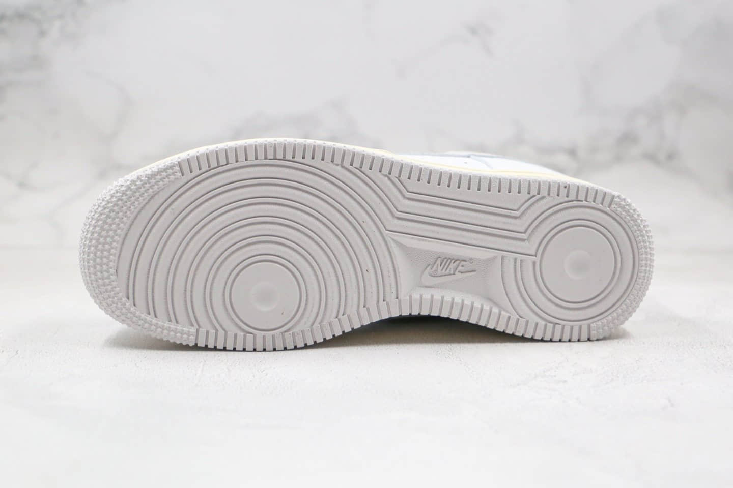 耐克Nike Air Force 1 '07 Premium Toll Free纯原版本低帮空军一号1-800字母英文涂鸦电话机板鞋原楦头纸板打造 货号：CJ1631-100
