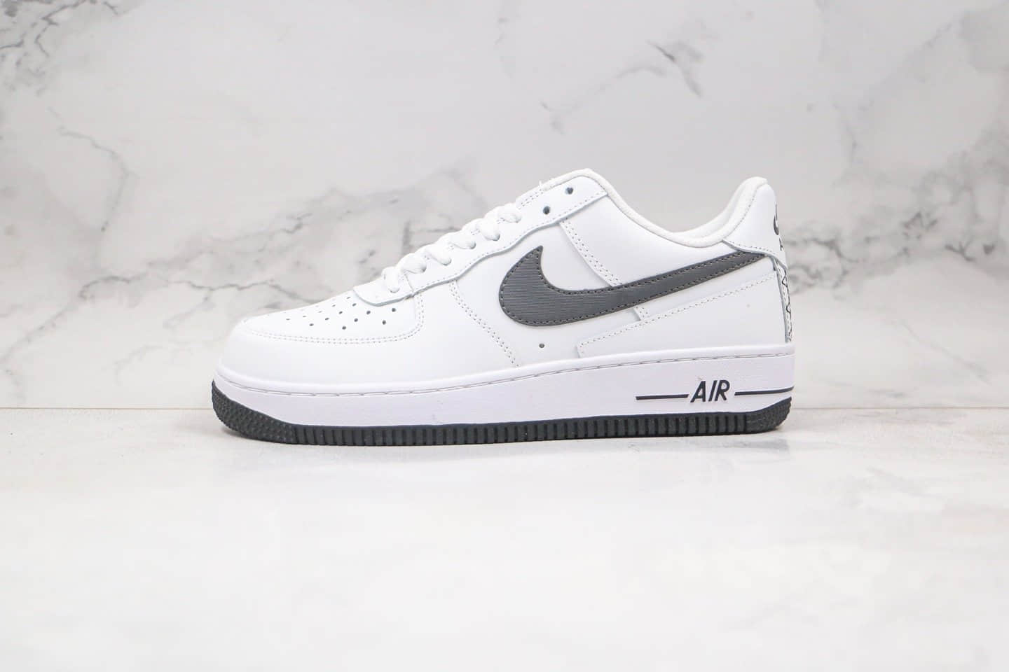 耐克Nike Air Force 1 '07 Low in White and Grey纯原版本低帮空军一号白灰黑色解构线条几何涂鸦板鞋内置全掌Sole气垫 货号：DD7113-100