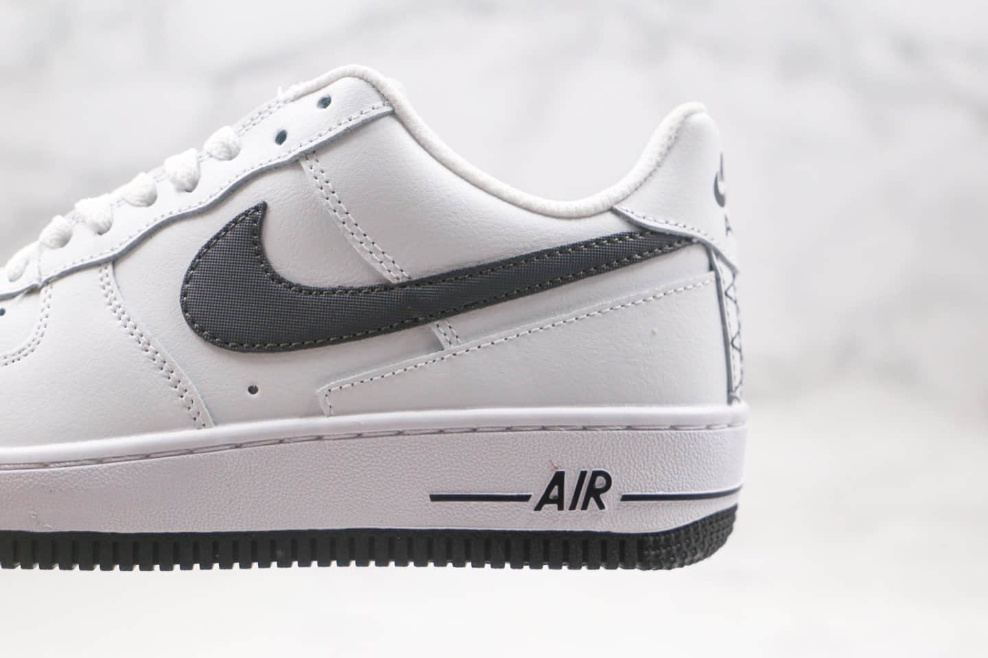 耐克Nike Air Force 1 '07 Low in White and Grey纯原版本低帮空军一号白灰黑色解构线条几何涂鸦板鞋内置全掌Sole气垫 货号：DD7113-100